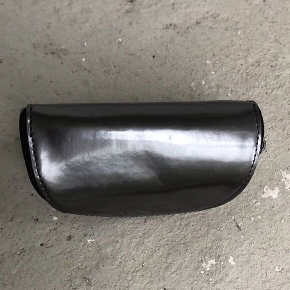 Alexander McQueen case - Picture 3 of 7